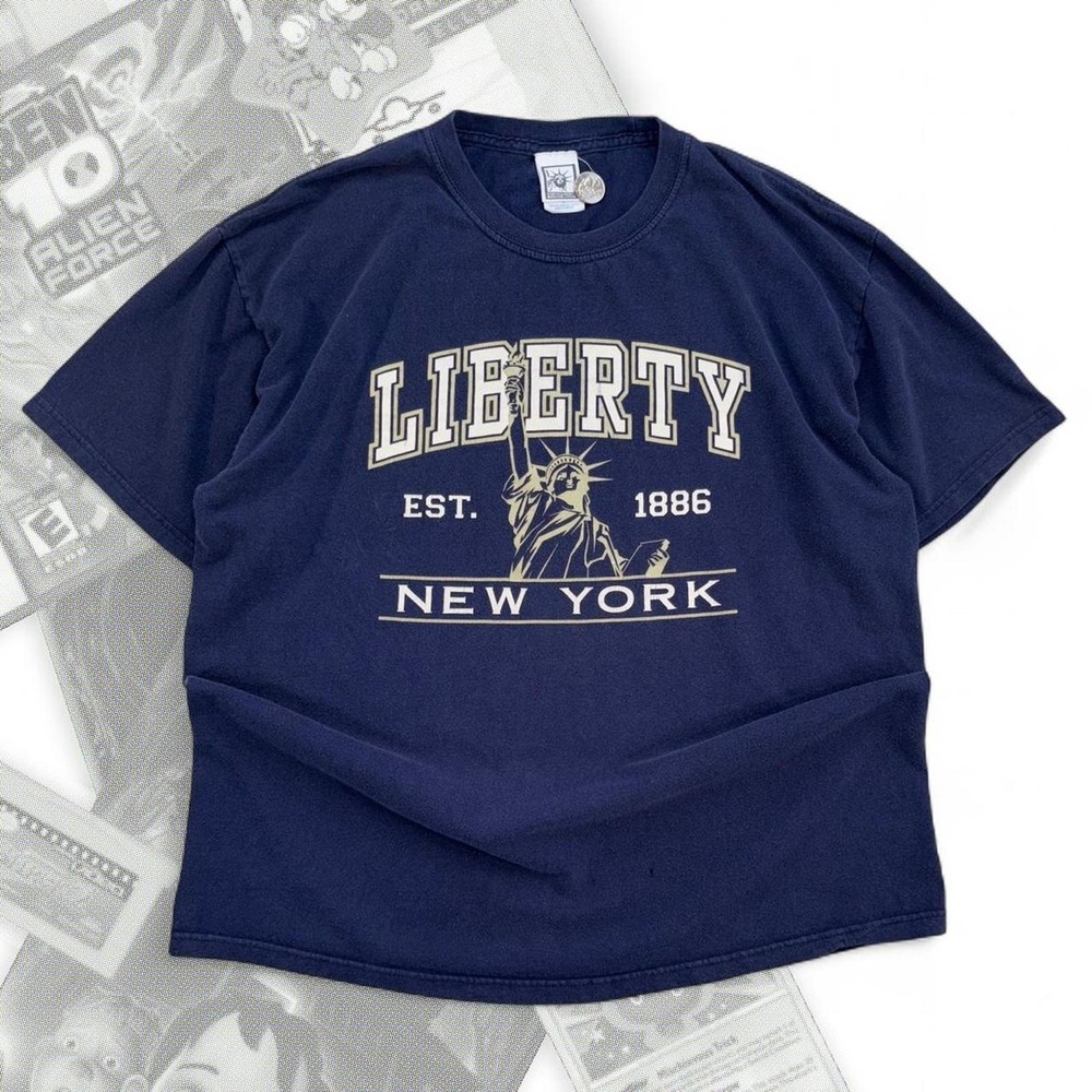 Navy Blue 90’s New York Statue Of Liberty University Graphic Tee